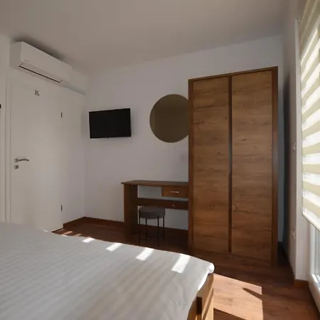 Apartman Carducci 16 *