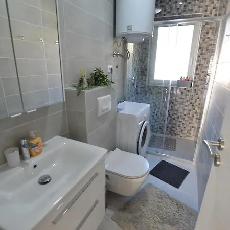 Apartman Carducci 16 *